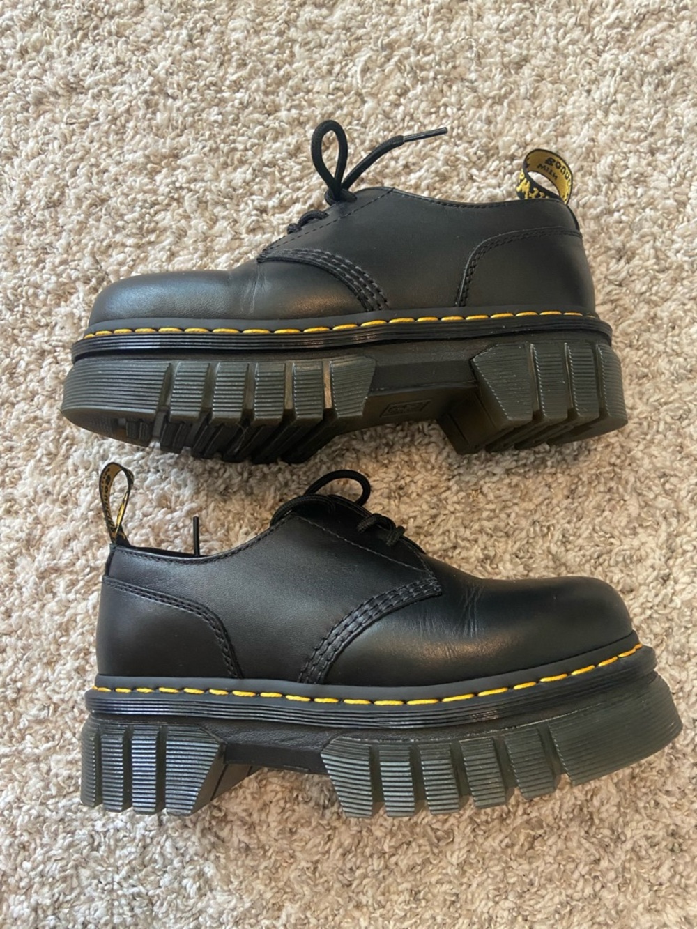 Dr. Martens Audrick black leather shoes W 7